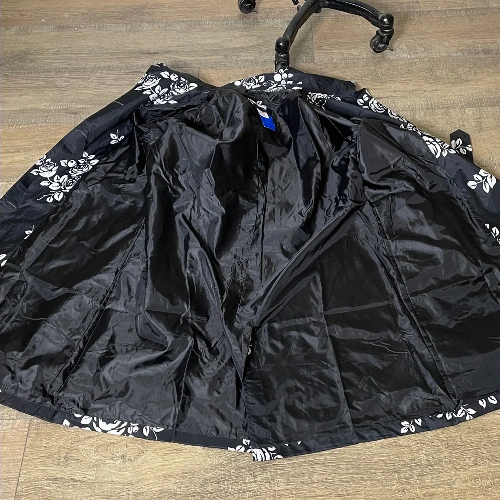 Capelli New York black and white floral print hooded RainTrench Coat - Picture 12 of 16